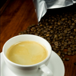 O ceașcă de cafea, boabe de cafea, cafea neagră - F-030a