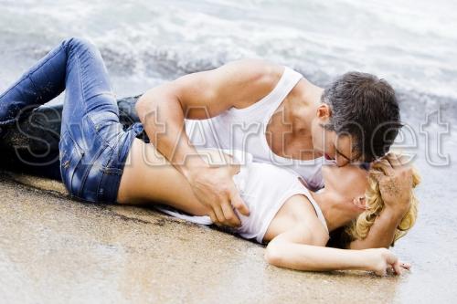 Kiss by the sea - F-140